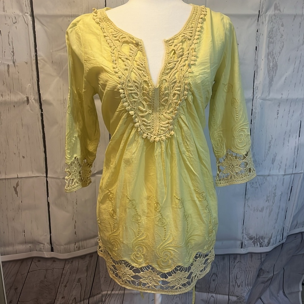 Nurture women’s top, small light green